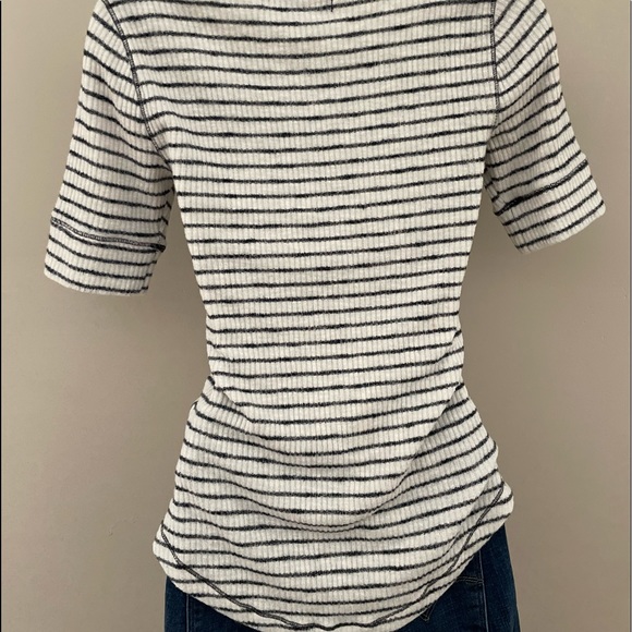 ABERCROMBIE & FITCH WOMANS HENLEY KNIT TOP - Picture 6 of 14